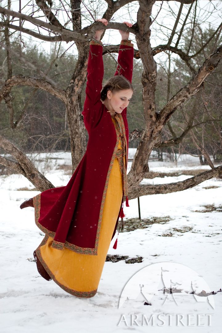 Full dark-ages North Europe women's medieval travel dress, underdress and  coat set Knyazhna Helga for sale. Available in: green flax linen, wine red  flax linen, green wool :: by medieval store ArmStreet