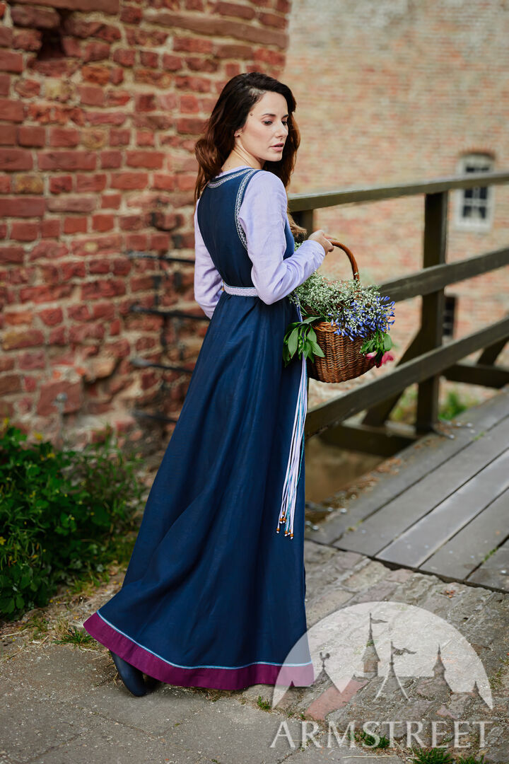 Sleeveless linen V-neck overtunic with handmade embroidery