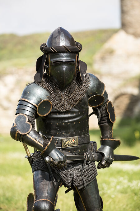 Medieval full suit of armor for sale  Medieval period Armor suits store   :: Armstreet