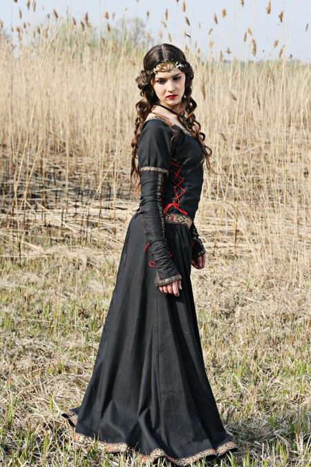 Medieval Black Cotton Dress Lady Hunter. Available in: dark blue
