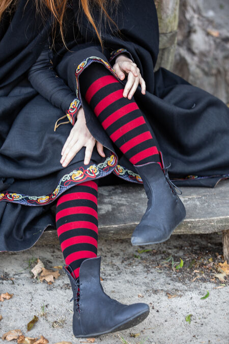 https://m.armstreet.com/catalogue/small-mobile/medieval-cotton-socks-with-horizontal-stripes-1.jpg