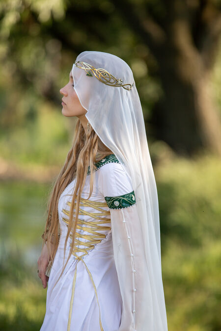 https://m.armstreet.com/catalogue/small-mobile/silk-veil-water-flowers-medieval-head-and-hair-covering-1.jpg