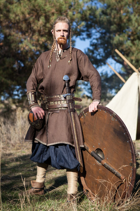 https://m.armstreet.com/catalogue/small-mobile/viking-leather-and-brass-war-belt-1.jpg