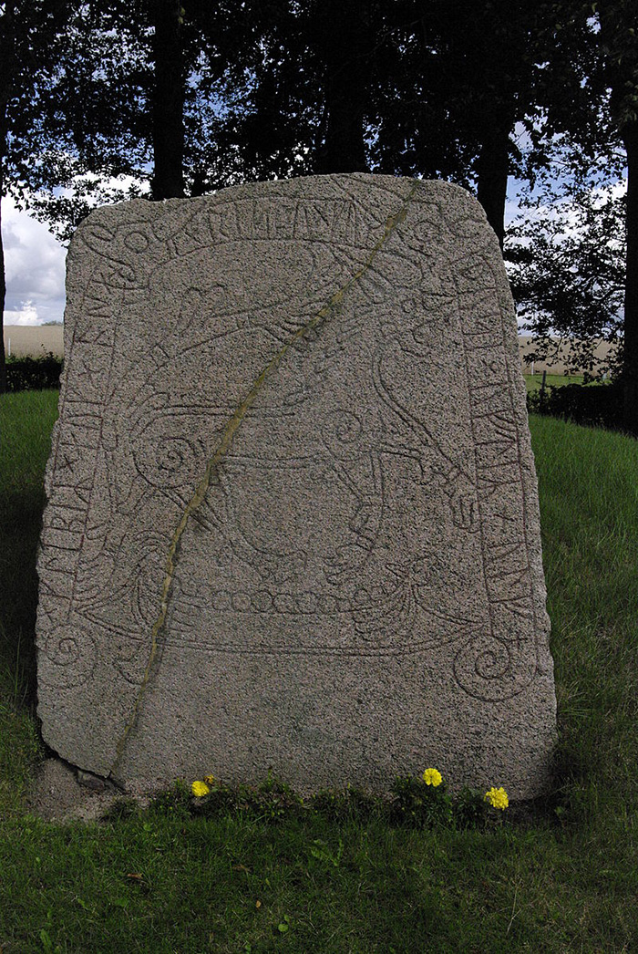 Tullstrop viking runestone, Ringerike style. Photo by Sven Robertson