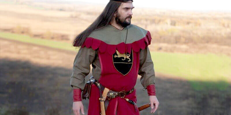 New Garb: Medieval Tunic, Hood And Surco “The Return of the Paladin”