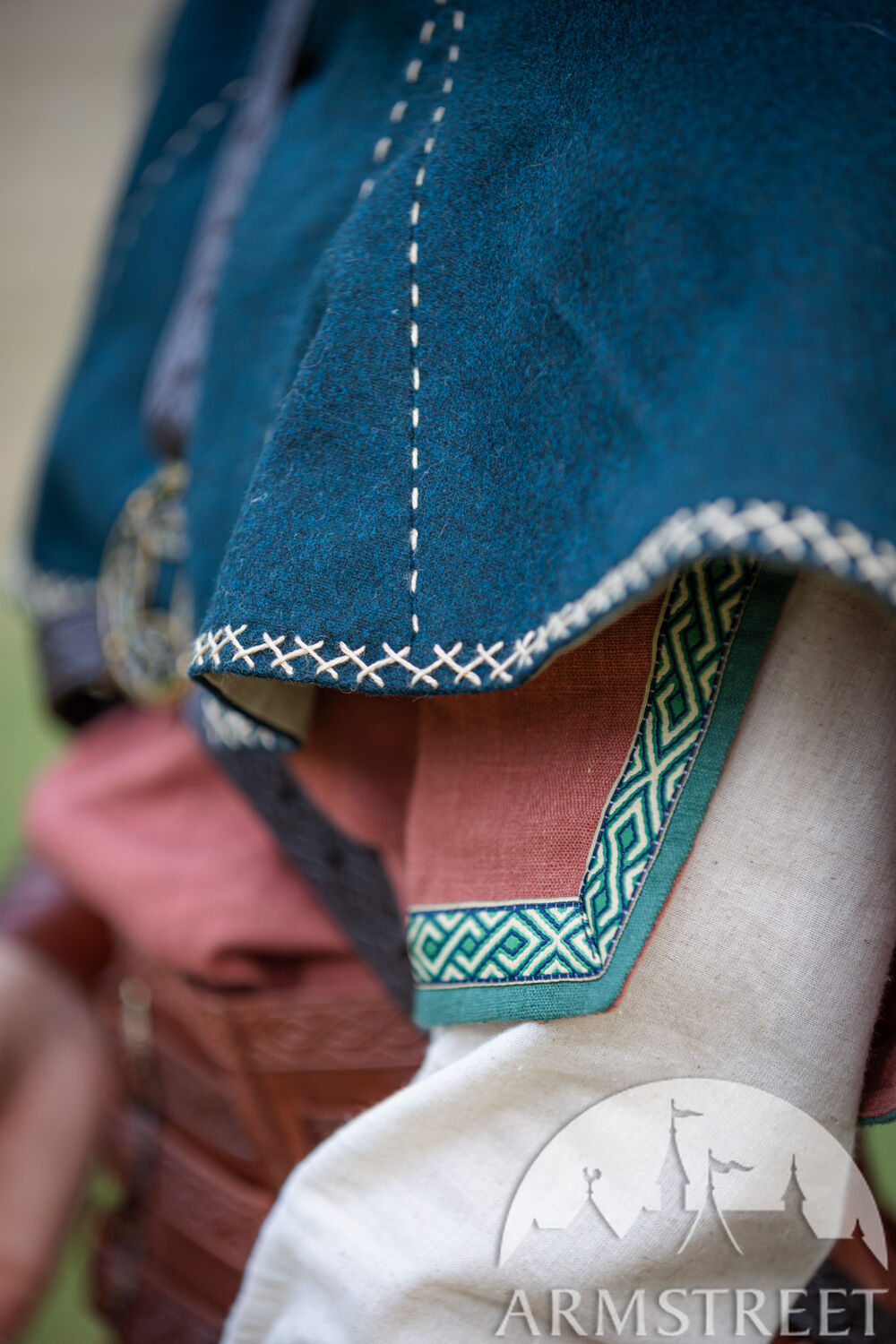 Medieval embroidered woolen hood with lining &ldquo;Fireside Family&rdquo;