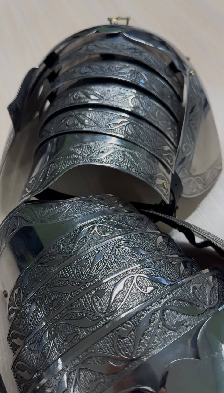 Polish Hussar pauldrons with custom etching and no brass bordering