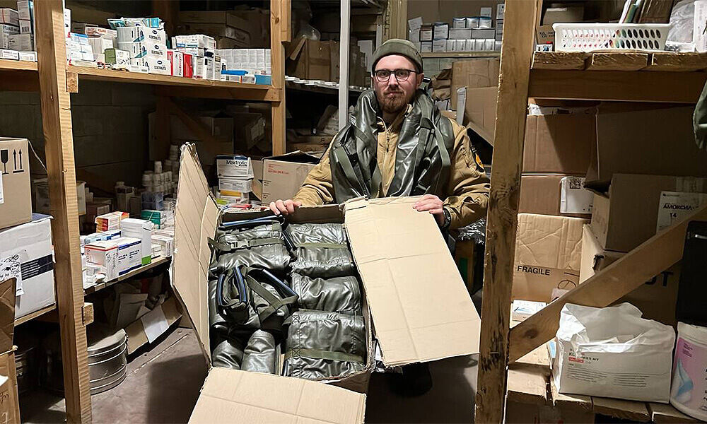 Delivery of the stretchers to the frontline