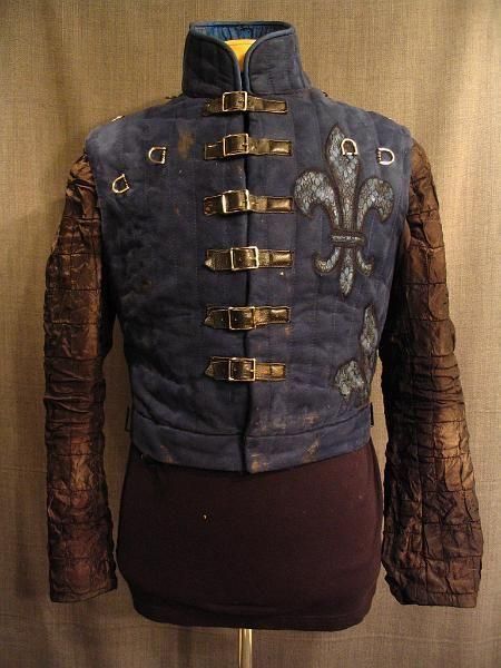 Historical gambeson with removable sleeves
