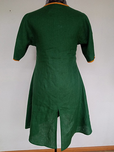 Linen knee-length short-sleeved overtunic