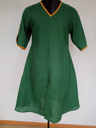 Linen knee-length short-sleeved overtunic