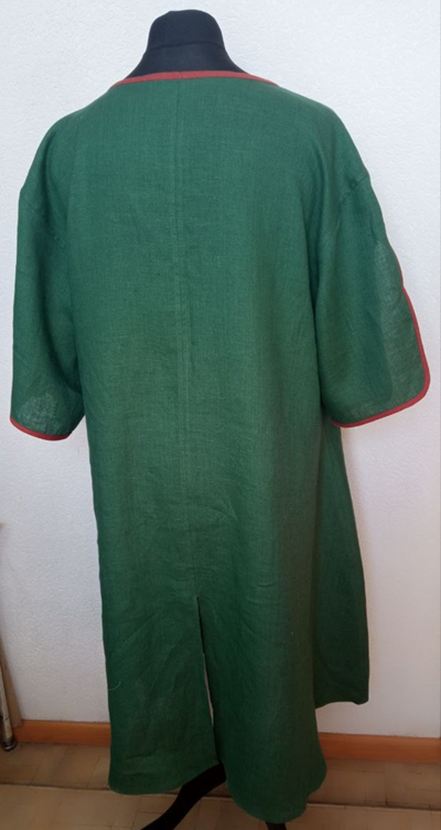 Linen knee-length short-sleeved overtunic