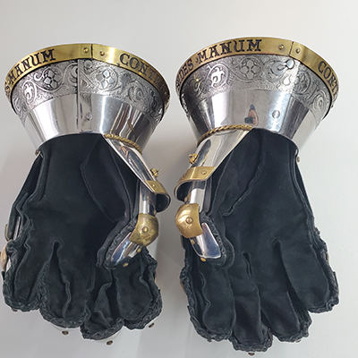 Knight Gauntlets “The King's Guard”