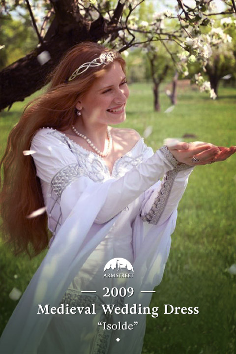 Medieval wedding dress “Isolde”